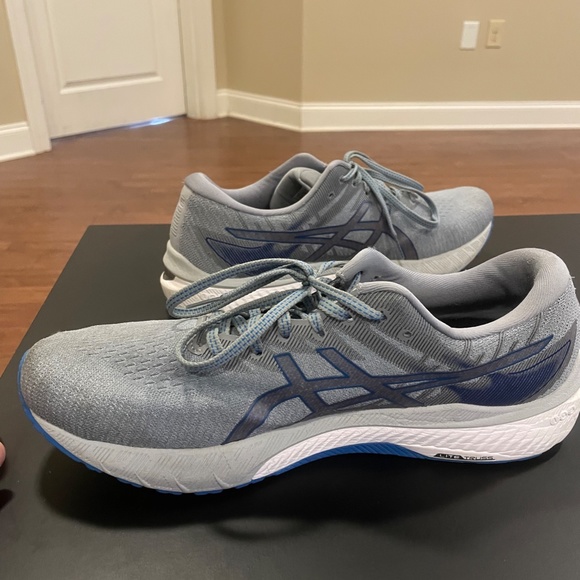 ASICS Running Shoes (GT-1000 11) - Picture 6 of 6